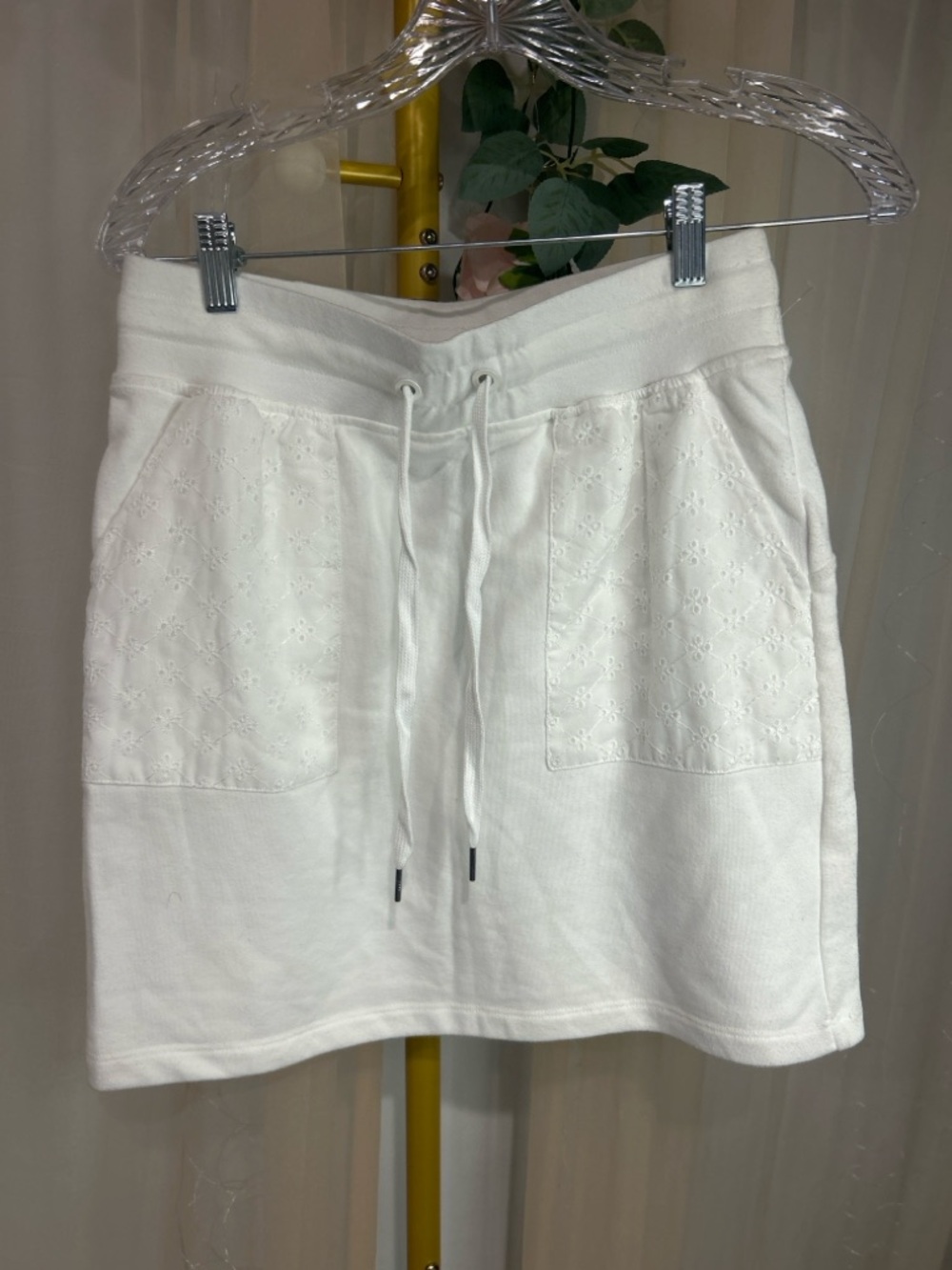 Andrew Marc White Mini Skirt Eyelet Pocket Detail Drawstring Waist